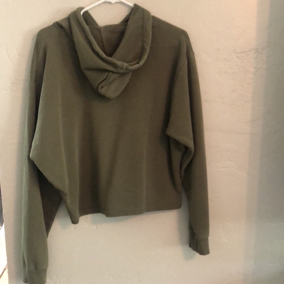 Crop Puma Hoodie perfect condition - Picture 2 of 4